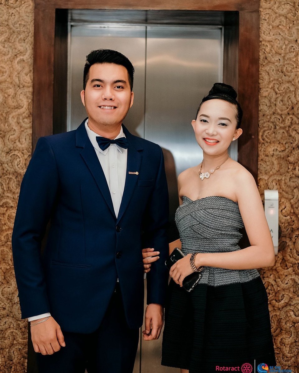 jb_sayssss's tweet photo. The secretary and the successor. 😉😘👫🎤👨‍🏫 #PartnerinService #Rotaractors #RACCebuRepresent #90sGlam https://t.co/ghY9z87fYx