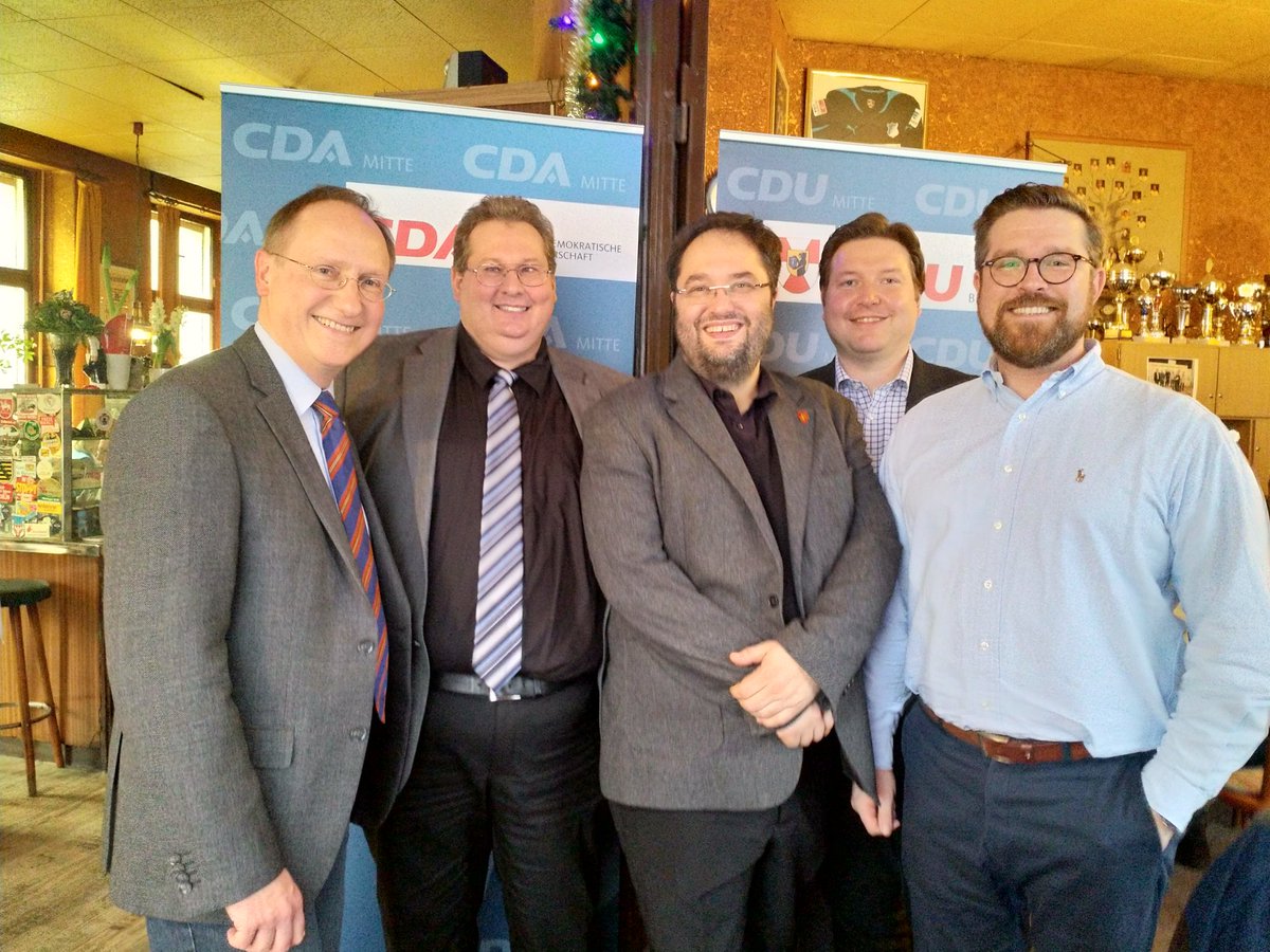 CDU_Moabit's tweet photo. Bei unserem traditionellen Neujahrsbrunch haben wir gemeinsam mit Mitgliedern &amp; Freunden unseres Ortsverbandes, der #CDAMitte u mit unserem Ehrengast Klaus-Dieter Gröhler einen polit Ausblick auf das bevorstehende Jahr gewagt. Wir starten gestärkt in neue Jahr! 💪😊 Euer #MoaTeam https://t.co/0d9UENIPbK