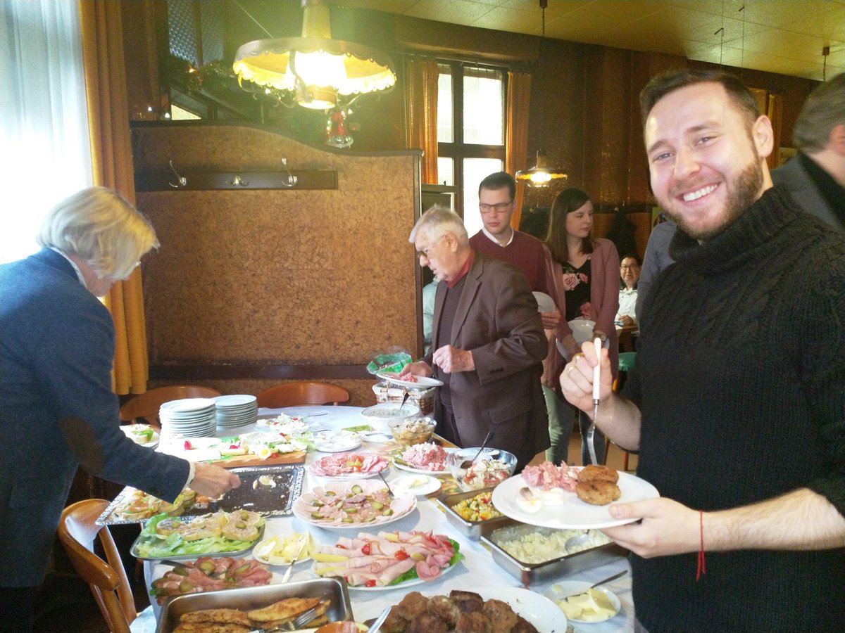 CDU_Moabit's tweet photo. Bei unserem traditionellen Neujahrsbrunch haben wir gemeinsam mit Mitgliedern &amp; Freunden unseres Ortsverbandes, der #CDAMitte u mit unserem Ehrengast Klaus-Dieter Gröhler einen polit Ausblick auf das bevorstehende Jahr gewagt. Wir starten gestärkt in neue Jahr! 💪😊 Euer #MoaTeam https://t.co/0d9UENIPbK