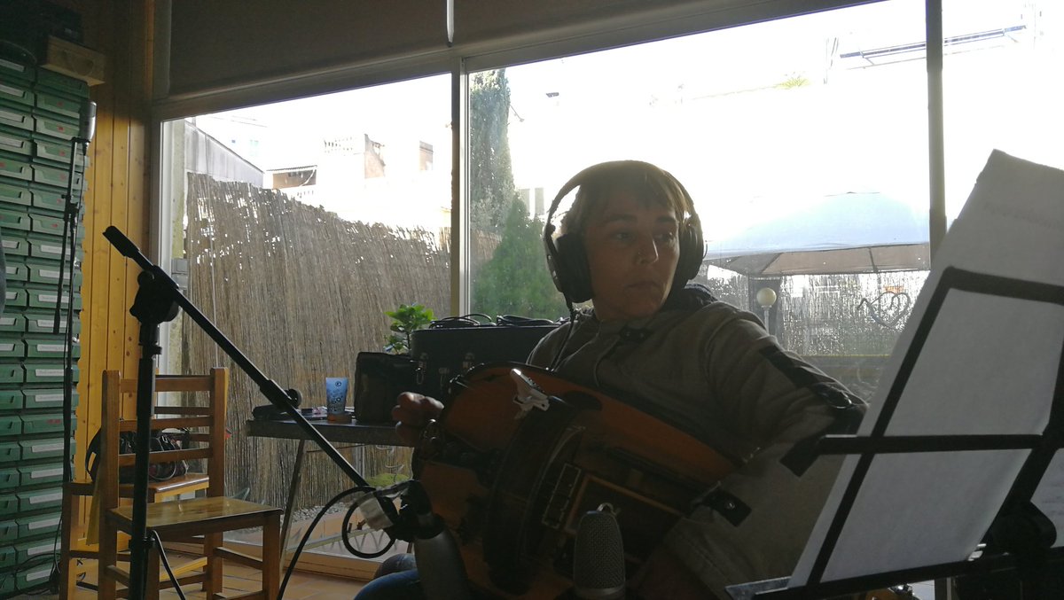 berrosdelacort's tweet photo. Dissabte feinejant al local amb captures pel nou disc
#violaderoda #sac #sacdegemecs #recording https://t.co/V7Lr5F60yc
