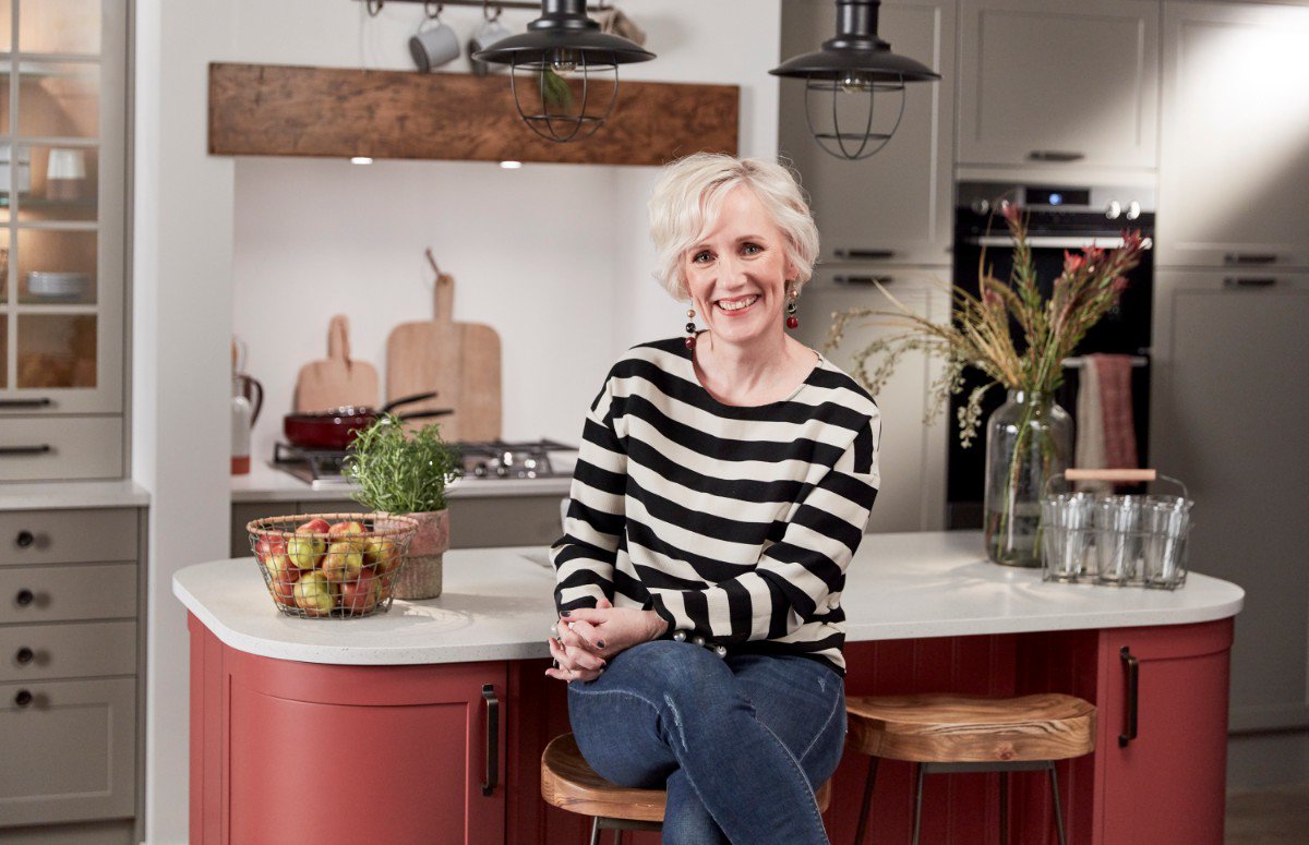 MagnetUK's tweet photo. Combining classic woodgrains with rich colour palettes & chic contemporary touches, the Modern Rustic trend is the perfect blend of old & new. π#2019Trends #KitchenTrends #ModernKitchens #RusticKitchens https://t.co/4HJQbevUeb