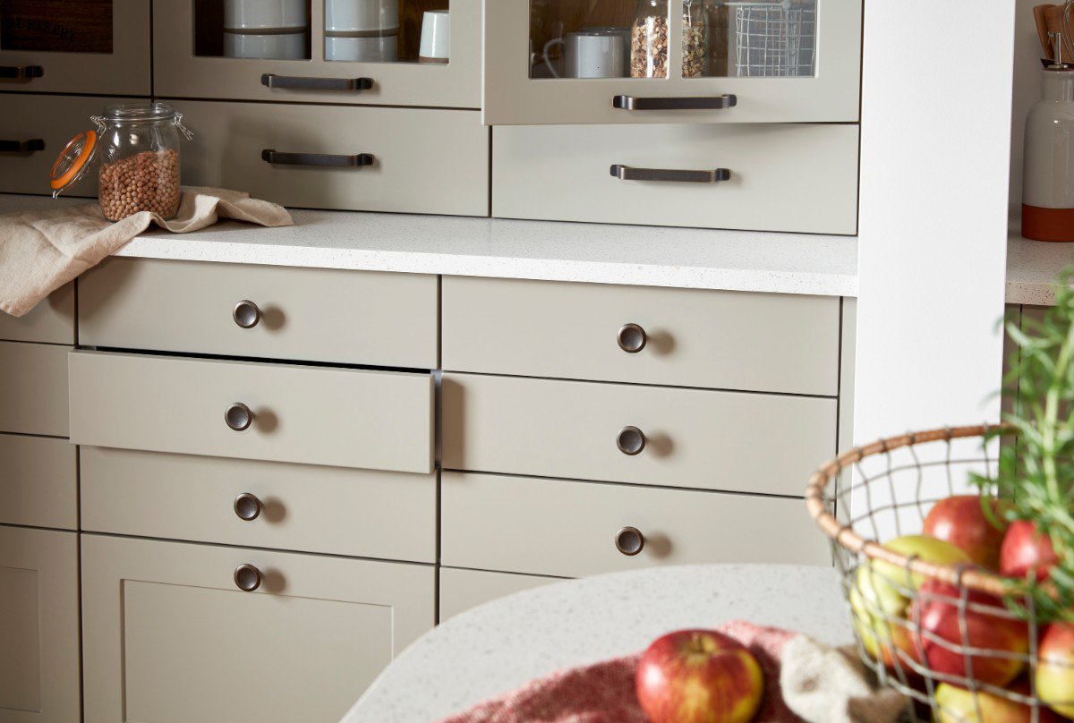 MagnetUK's tweet photo. Combining classic woodgrains with rich colour palettes & chic contemporary touches, the Modern Rustic trend is the perfect blend of old & new. π#2019Trends #KitchenTrends #ModernKitchens #RusticKitchens https://t.co/4HJQbevUeb