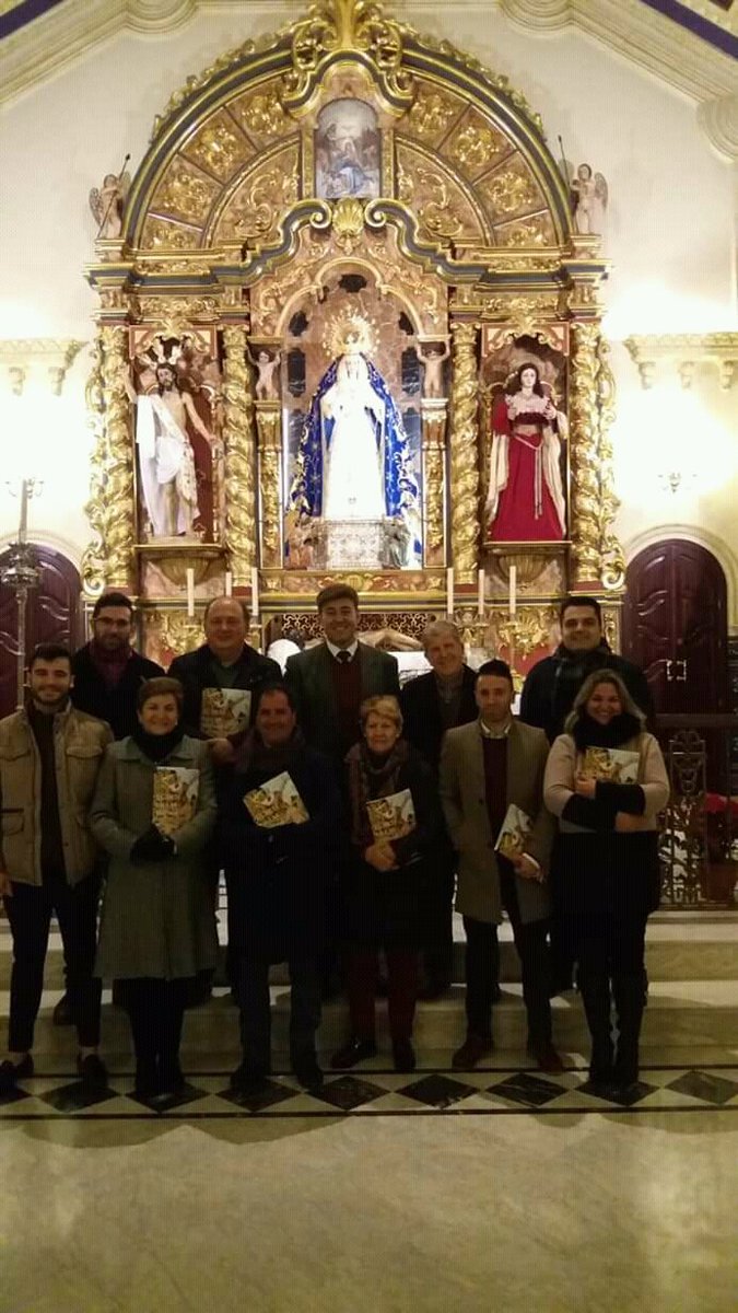MiHermandad's tweet photo. Presentación del libro "El Arte en las Manos" de @GrandeDeLeon en Hinojos (Huelva).

En la noche de ayer viernes, tuvo lugar en la Ermita de la @SoledadHinojos_, la presentación del libro, donde también estuvo presente Nolasco Alcantara, coautor de la obra. https://t.co/AqZpuWgVPH