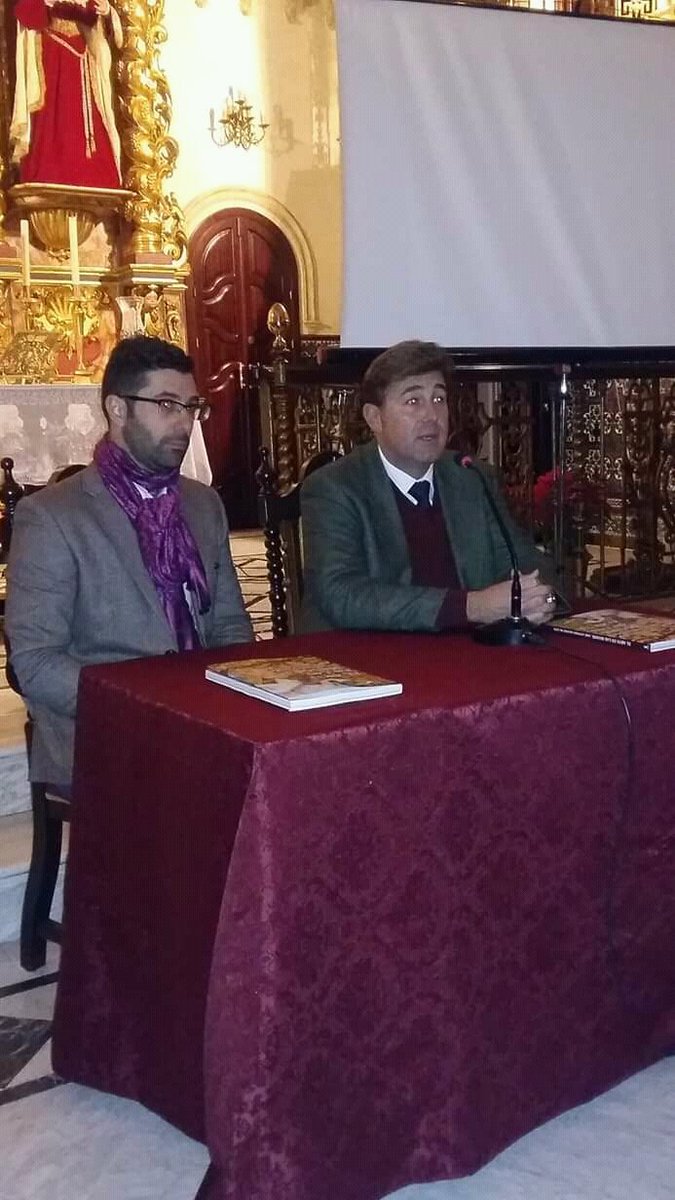 MiHermandad's tweet photo. Presentación del libro "El Arte en las Manos" de @GrandeDeLeon en Hinojos (Huelva).

En la noche de ayer viernes, tuvo lugar en la Ermita de la @SoledadHinojos_, la presentación del libro, donde también estuvo presente Nolasco Alcantara, coautor de la obra. https://t.co/AqZpuWgVPH