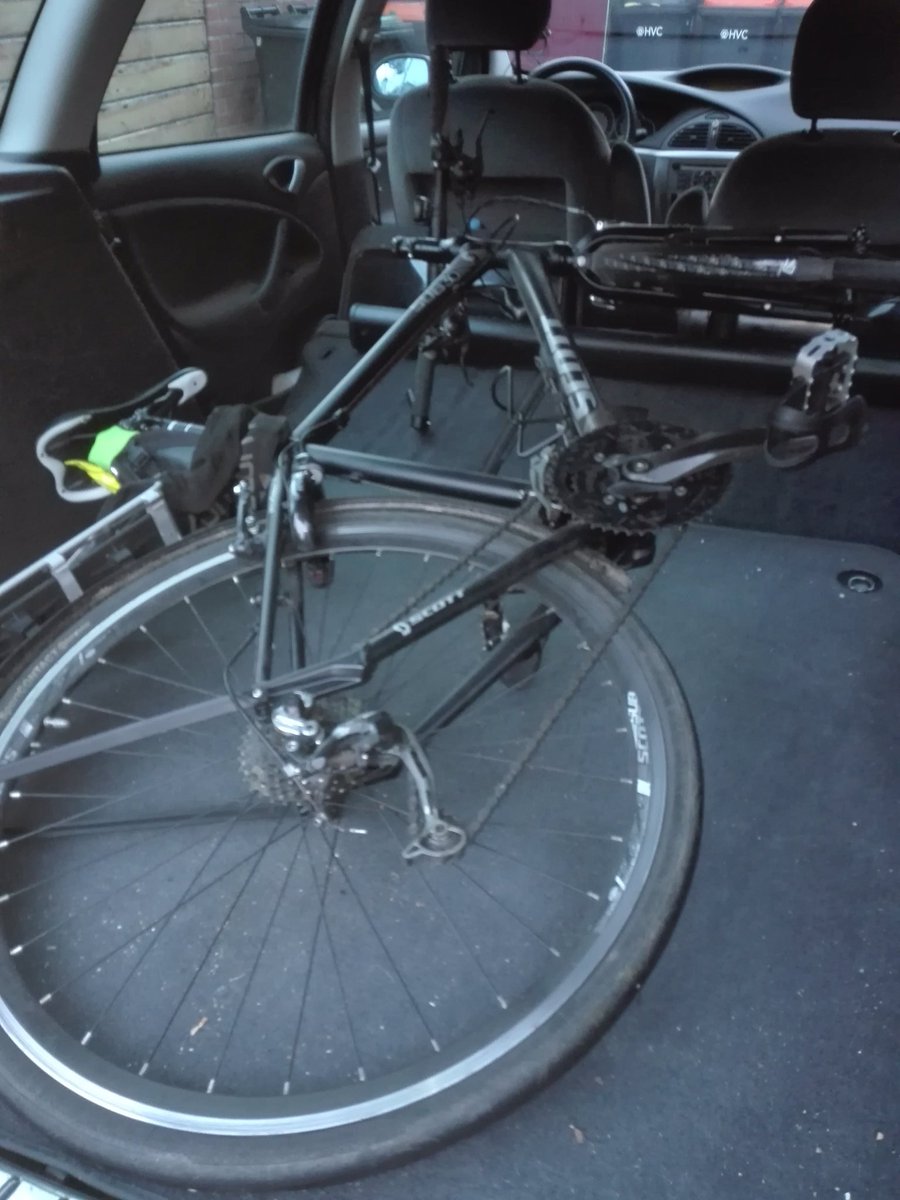 ikrendusikben's tweet photo. Voorbereidingen voor de Emond halve marathon zijn gestart. Morgen eerst met de auto richting #egmond en dan verder met de fiets. Worden andere @loopmaatjes ook al een beetje zenuwachtig? @Lopen_is_leuk @runningplus https://t.co/BaTsQOMQfC