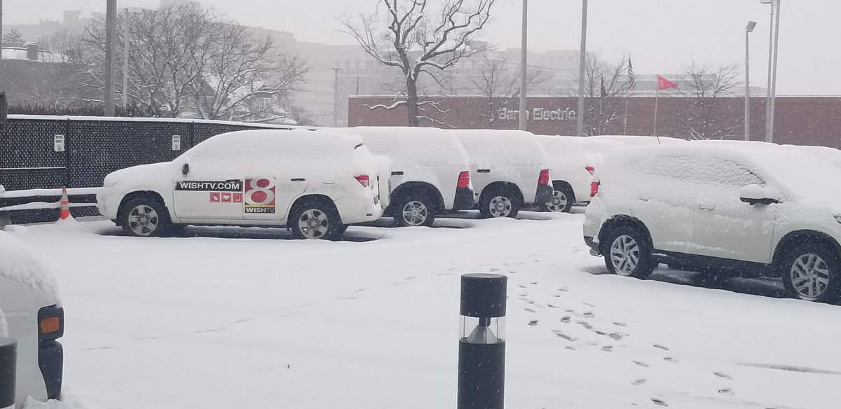 AshleyBrownWX's tweet photo. Around 3 inches on the ground here @WISH_TV we're live right now. #FirstBigSnow https://t.co/JGY0alKEf8
