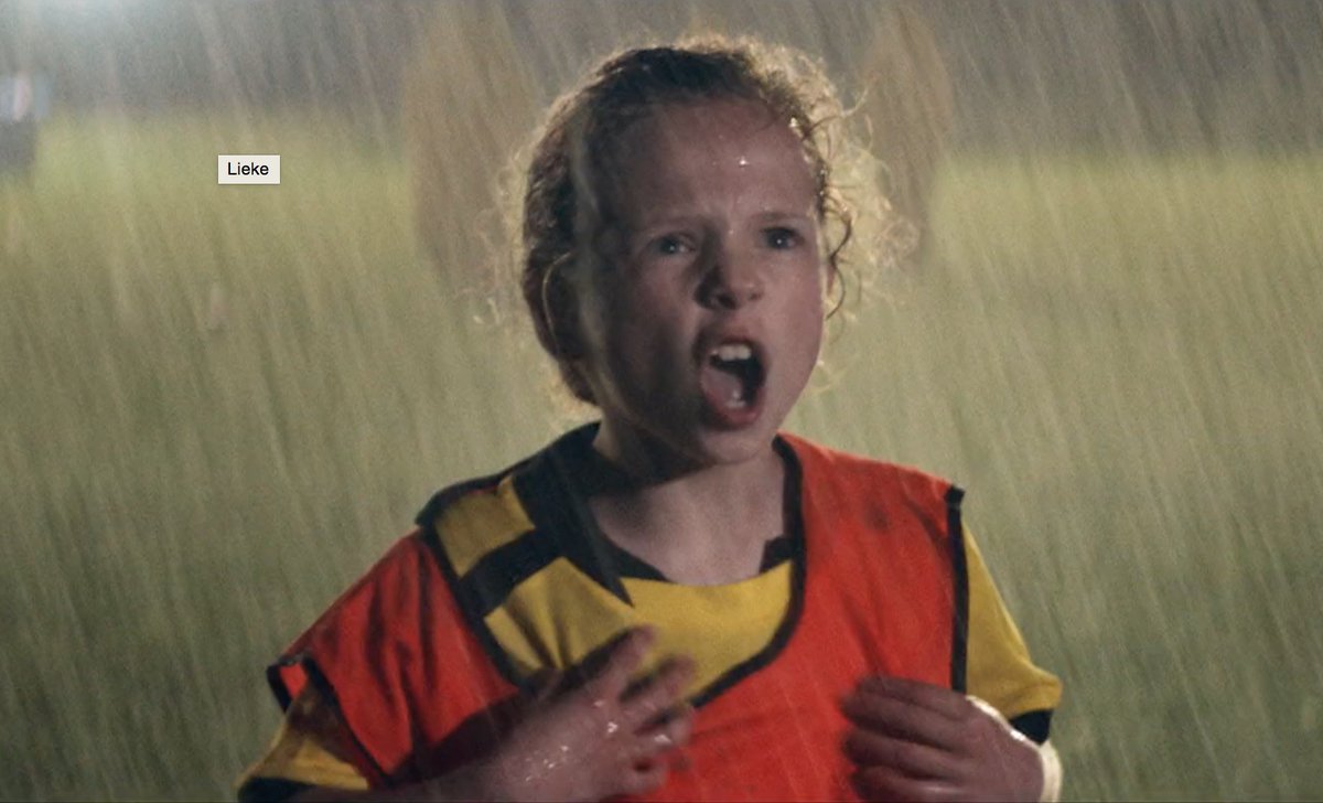 sterreclame's tweet photo. Moet Calvé Pindakaas op 24 januari de #stergoudenloeki in ontvangst nemen? Breng dan snel je stem uit op deze prachtige commercial met in de hoofdrol (mini) Lieke Martens! Stem hier: https://t.co/iPtzfmiDMd. https://t.co/ii4nL2d8UB