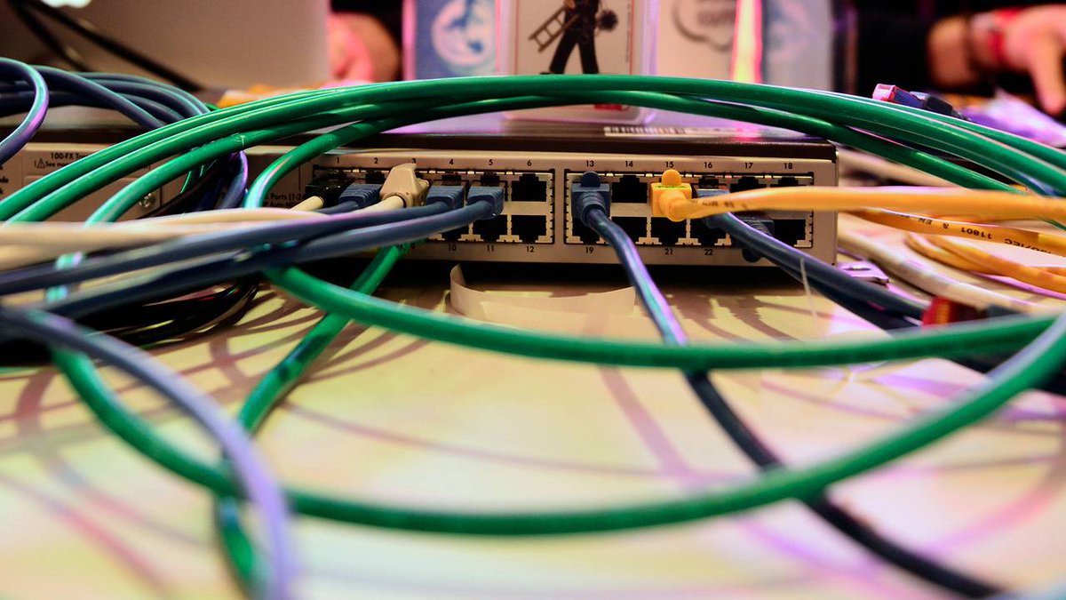 A hacker whose cyber attacks took a nation offline has been jailed for almost three years bit.ly/2QJJ2US?utm_so… https://t.co/MhxCVN0YX0