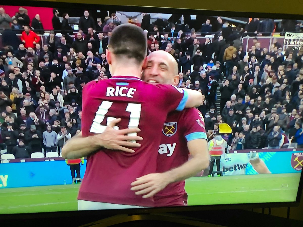 TonyElv's tweet photo. We’ll have that .. #COYI!! ⚒⚒⚒ #WHUvsARS https://t.co/MvQtEpwSk9