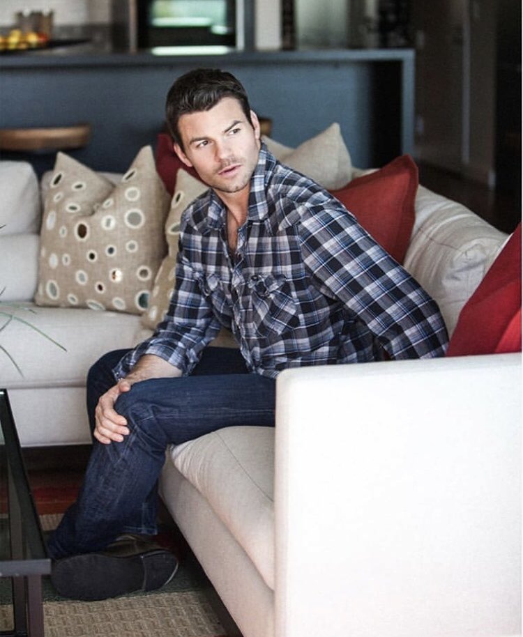 Mnxeu's tweet photo. 2019 started off great. New @paulwesley photoshoot, and new photos of @danieljgillies. We love a photogenic married couple. 😂❤️

Seriously though, look... 😱🥰

#DanielGillies #PaulWesley #Stelijah #Paniel https://t.co/RYavj8y4TT