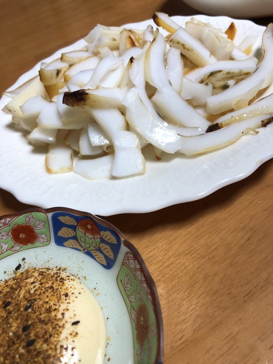 じょー この前の2キロアオリイカば一週間冷凍して昨日食べたけどツイートするの忘れとったw 刺身 バターソテー 屋台風イカ焼き 炙りソフトイカに七味マヨ