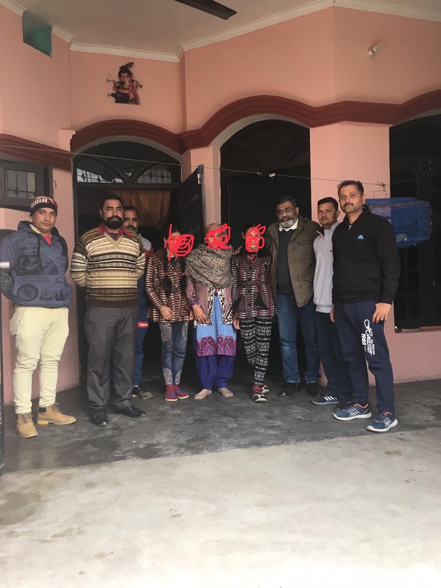  #BirthOfAForcesWidow 6th Tweet See the pic. Few veterans of my unit accompanied me to meet the widow and her two daughters. On 31 Oct 2019 her husband was coming on pension. Daughters are in class 6&8. The lady is in absolute shock. Shock of HOW do we survive now?