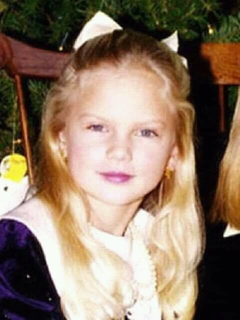 burningwitchh13's tweet photo. Baby: Ddddddddd-
Mum: Oh my God she's going to say daddy!
Baby: Ddddddddelicate is the best music video. Just vote and don't @ me.

#Delicate #BestMusicVideo #iHeartAwards  
@taylorswift13 @taylornation13 @iHeartRadio https://t.co/CwwIZv10ZK