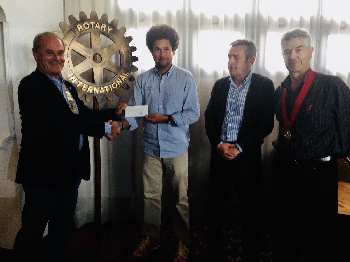LanzMarathon's tweet photo. 🇪🇸Nuestro Director de Font Vella Lanzarote International Marathon hizo entrega ayer de lo recaudado en Buddy’s Marathon Kids by #RotaryClubLanzarote
🇬🇧Our Director @JCALBUIXECH delivered yesterday the collection for #RunToEndPolio of the @BuddysClub Marathon Kids
#NeverGiveUp https://t.co/p34EArtpbo