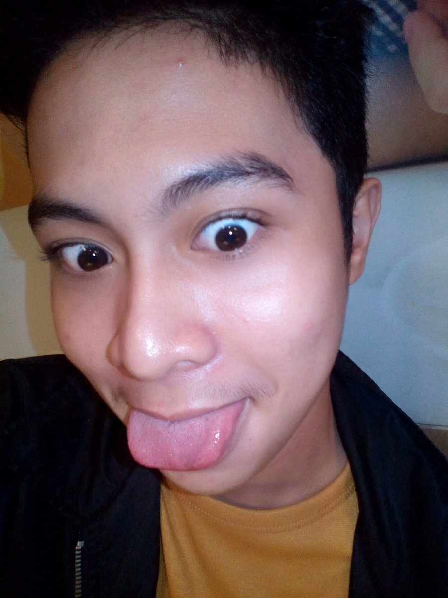ivanfloresssss's tweet photo. HAHAHAHAHAHAHAHA FIND THAT PIMPLE! 😹 https://t.co/4r7QJVCKBo