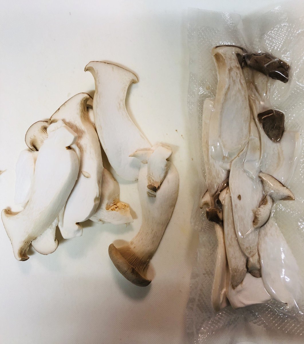 エリンギがペコペコになった…バキュームシーラーおもしろ〜
と思って無駄に色んなもの真空パックにしてたら… 