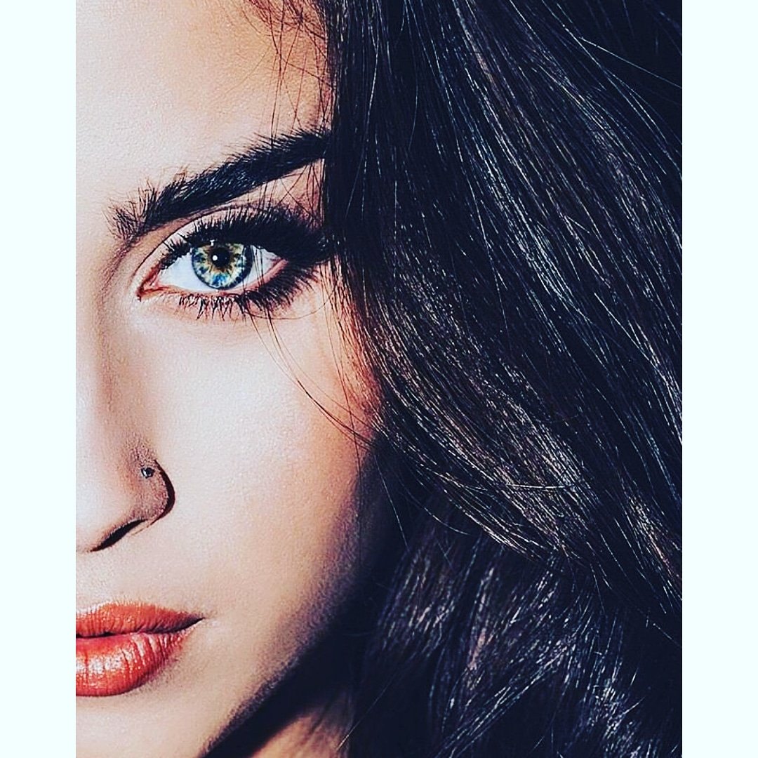 sonya_shcuett's tweet photo. I can't stop staring at those ocean eyes.  #BillieEilish #BestNewRock #iHeartAwards https://t.co/P5MSXdLS1z