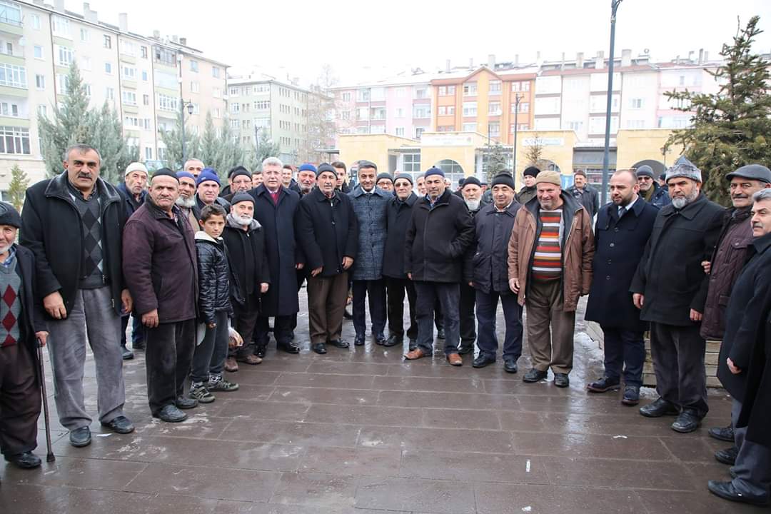 18HuseyinBoz's tweet photo. Milletvekillerimiz, İl Başkanımız ve AK Kadrolarımızla esnaflarımızı ve vatandaşlarımızı ziyaret ederek esnaf kardeşlerimize helalinden bereketli, bol kazançlar diledik. 

Bize gönüllerini açan dualarını eksik etmeyen bütün kardeşlerimize teşekkür ediyorum. https://t.co/mY23JaWl58