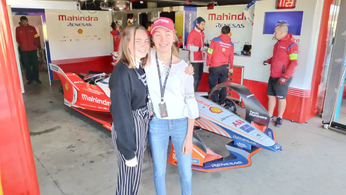 #Marrakesh #FiaFormulaE #eprix with #MahindraRacing #Voxdale and the Ladies! (@ Marrakech Grand Prix) swarmapp.com/c/5Ce3kBOtrbk