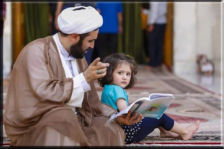 "وليكن دوماً قلبك صديق عقلك،حتى ينبض قلبك بما في عقلك،،،فتجمع الحكمة والقوة،،وبين الرقة والطيبة"