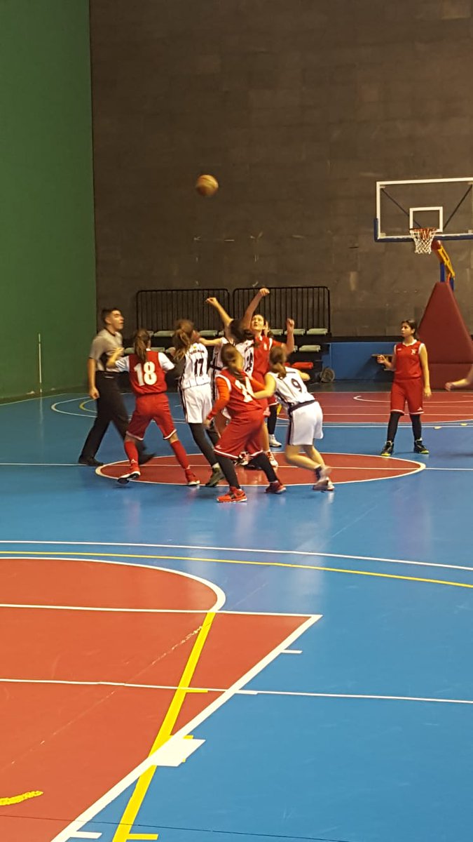 BasketVenecia's tweet photo. Infantil Femenino 
@BasketVenecia 47-41 @basket_aragon 
Partido a remolque todo el rato, apretando al final nos lo hemos llevado. Falta esa intensidad los 40 minutos y actitud en defensa. Toca seguir mejorando pero contento y cerramos la primera vuelta con 5 ganados dos perdidos. https://t.co/kb6OvFuBLq