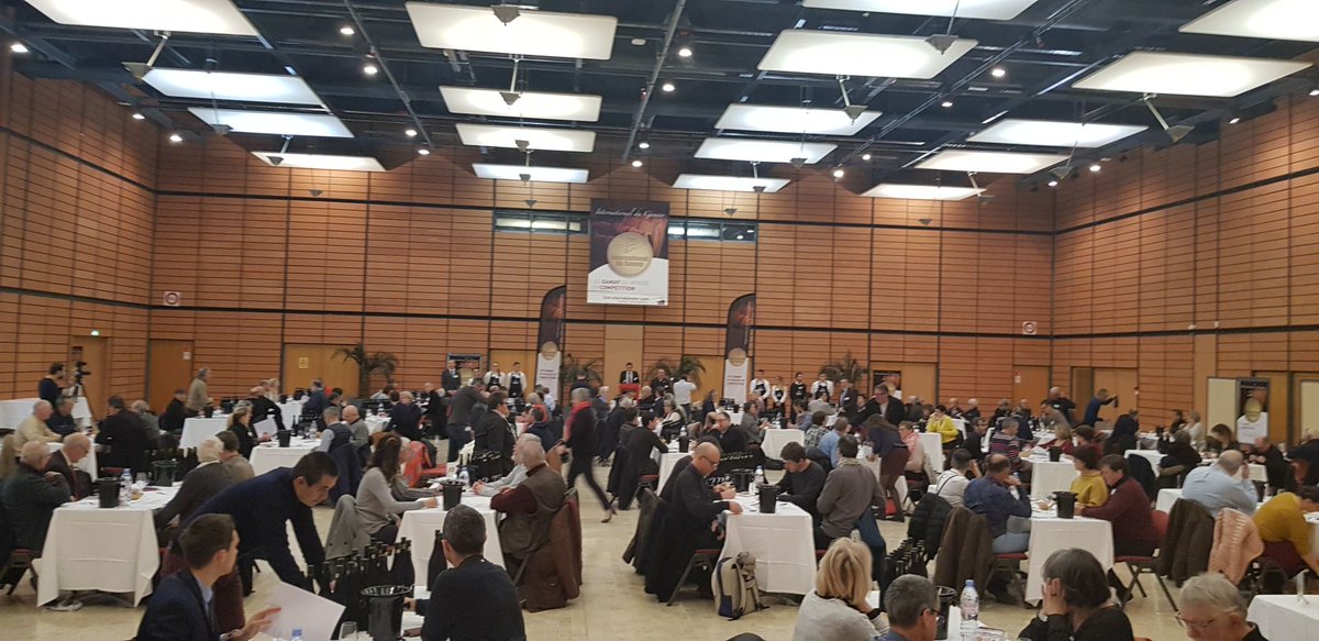 vinsbeaujolais's tweet photo. Aujourd'hui, c'était le concours international du #gamay à #lyon ! Bravo au domaine du #beaujolais Franck Chavy et sa cuvée de #Morgon qui remporte le titre de meilleur Gamay du monde ! https://t.co/TTZELHyXXe
