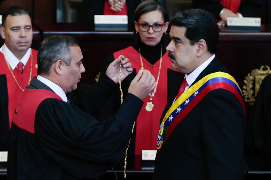 mineducacion_ve's tweet photo. 🇻🇪 | Juramentado @NicolasMaduro como Presidente para el período 2019-2025. (+Leer) ➡ https://t.co/qZzpCZqK6G @psuvaristobulo 
https://t.co/FdLyW1Ydjq
