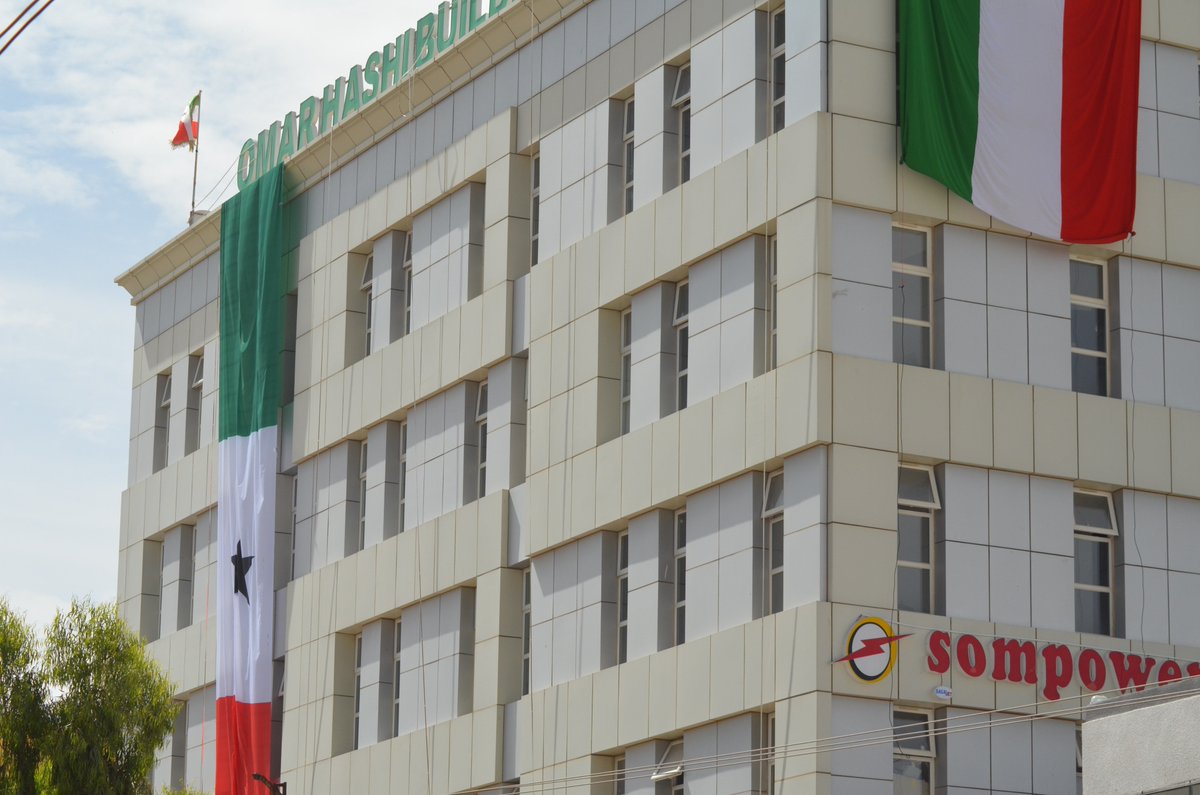 Somaalilanders's tweet photo. 28 yrs ago, there was not a single University in #Somaliland, today there are 21 Universities in Hargeisa alone. We didn't have an Internet, Television, running water or even a proper government - we have everything today, our future is bright #InheritPossibility #Somaliland https://t.co/uOzTLmazCa