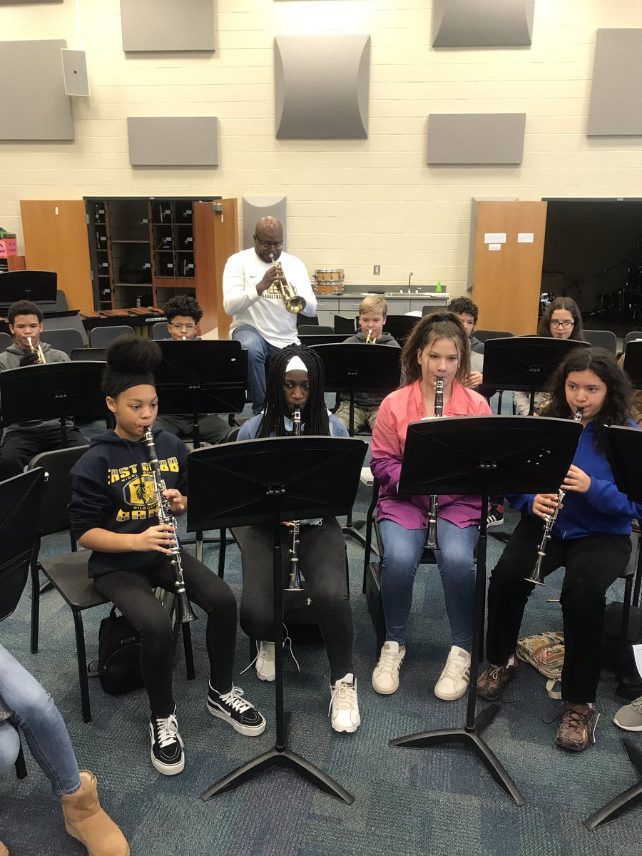 eastcobbmsbands's tweet photo. Always a treat when Mark Hoskins stops by and works with the kiddos! @ECMSprincipal @eastcobbmsbands @ECMSWildcats @Wheeler_High @ccsd_inst_mus @_WHSPrincipal #VerticalAlignment #7yearplan https://t.co/tDvlGN0OwC