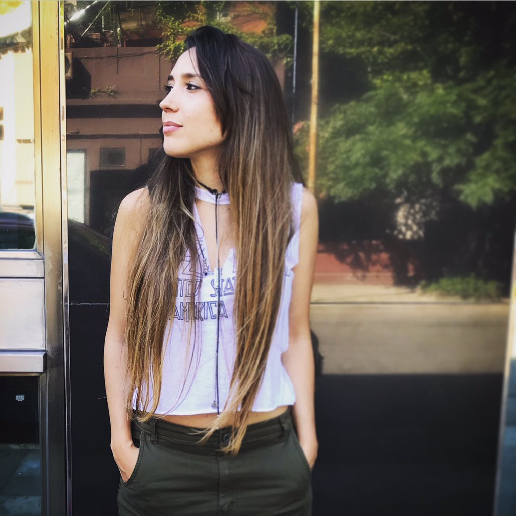 Sábado divino de verano 🌸y así estamos en #WeekendOne ☺️junto a @delfi_sciannamea acompañándote hasta las 12PM ► Listen Live: goo.gl/cS5BsX  🎧