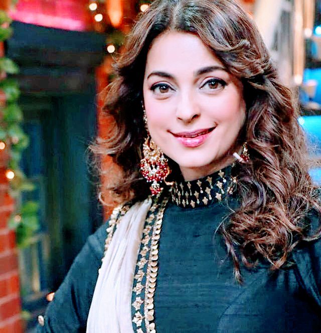 Team Juhi Chawla on Twitter: "Gorgeousness at it's Best! Miss Sunshine Juhi  Chawla @iam_juhi on the sets of The Kapil Sharma show ..❤️❤️ #JuhiChawla  #TheKapilSharmaShow… https://t.co/fzPAO51Nju"