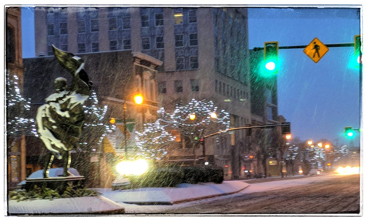 ButlercoOhio's tweet photo. Pictures of Downtown Hamilton, Saturday 7:40am. Rt 4 north of Hamilton is snow covered. Be careful #ButlerCounty #Ohio. https://t.co/y8Hf1hNRwL