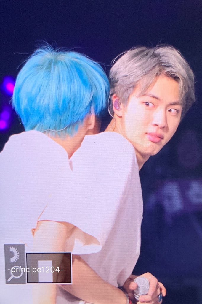 JINV_POURM's tweet photo. 😯💙
#진뷔 #JINV https://t.co/QWQLwHYMlJ
