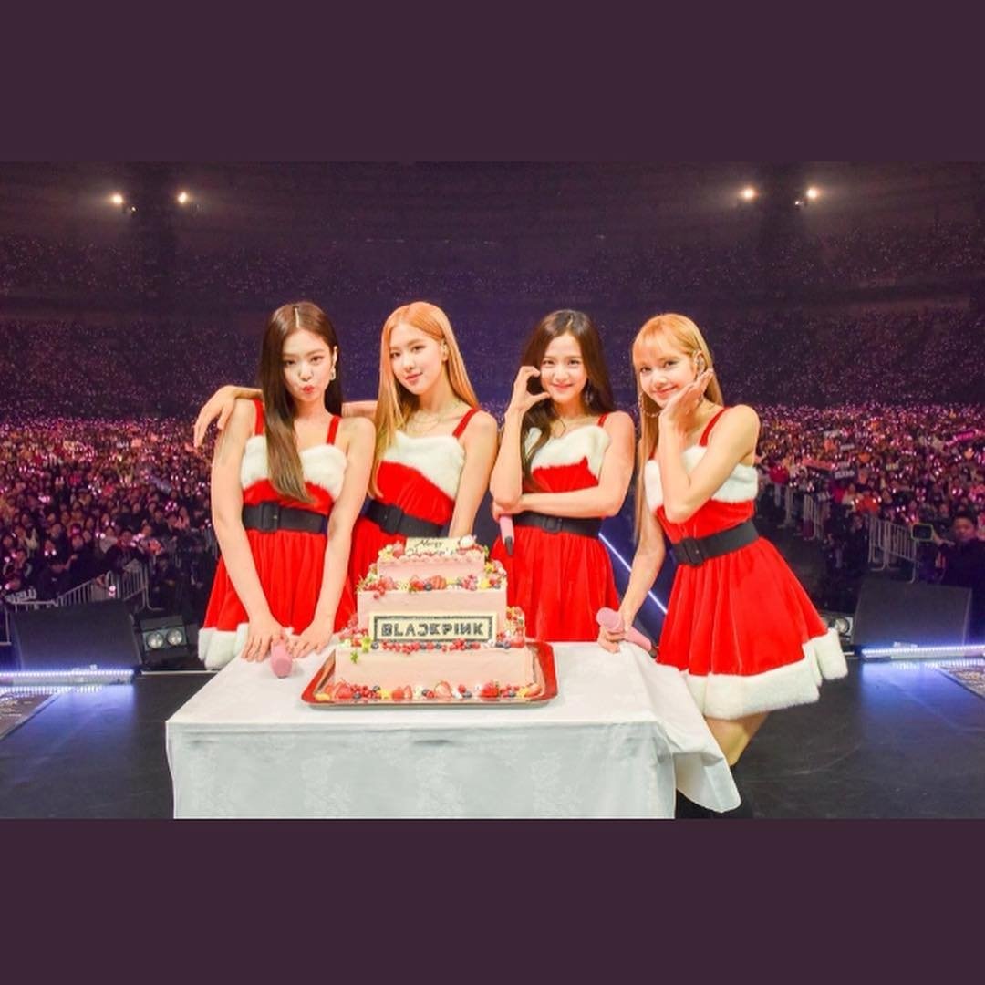 itssyers's tweet photo. Happy 888 days with my favourite girls and favourite fans 👯♀️👯♀️
#BLACKPINKINTHAIAREA #888DaysWithBLACKPINK #JISOO #JENNIE #ROSÉ #LISA https://t.co/ItYeqvYgqP