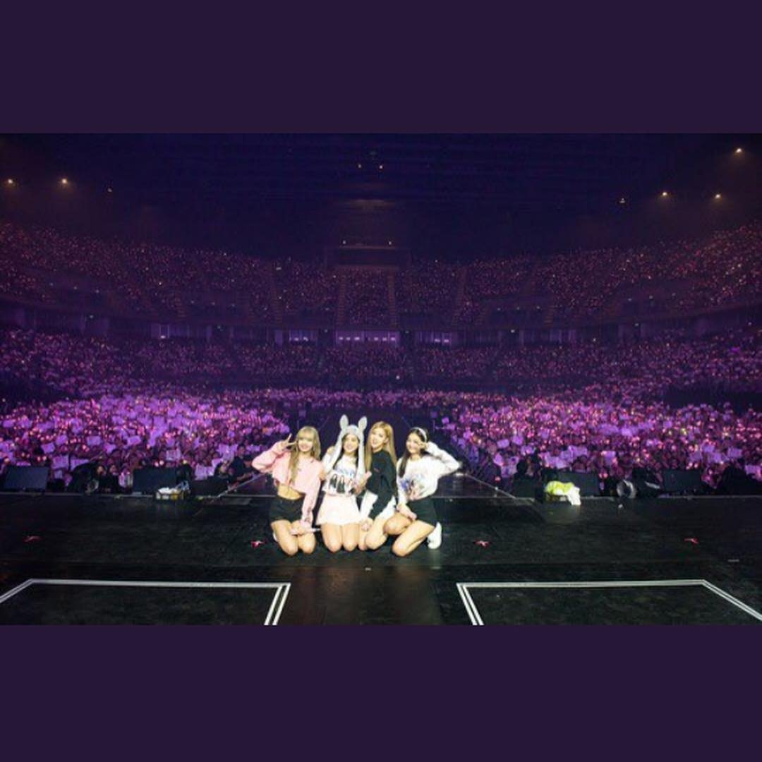 itssyers's tweet photo. Happy 888 days with my favourite girls and favourite fans 👯♀️👯♀️
#BLACKPINKINTHAIAREA #888DaysWithBLACKPINK #JISOO #JENNIE #ROSÉ #LISA https://t.co/ItYeqvYgqP