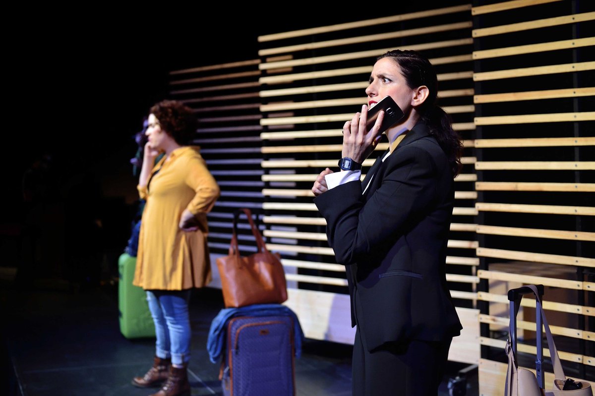 Lisboa, Berlín, Roma, Dublín, Pekín o Santa Coloma 🎶... Noies, aneu fent les maletes que marxem 🚗!   

Però... on aneu amb aquests maletots? Que només serem fora un cap de setmana 😨🤦‍♀!