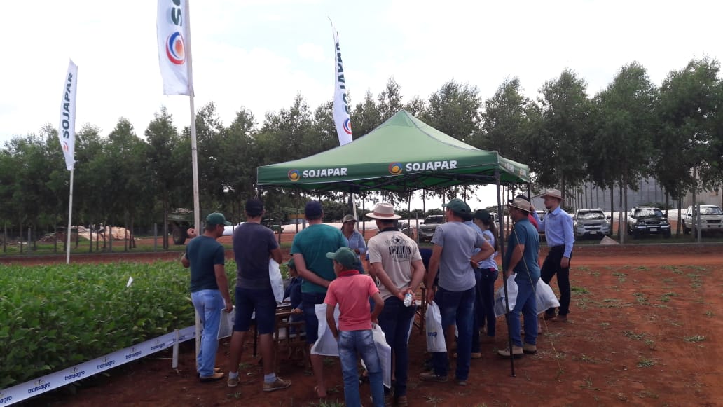 INBIOPY's tweet photo. Participamos de la primera jornada de campo de #Transagro en donde recibimos a los productores interesados en conocer más sobre las variedades #SOJAPAR resistentes la roya. https://t.co/KzpYjqTpr1