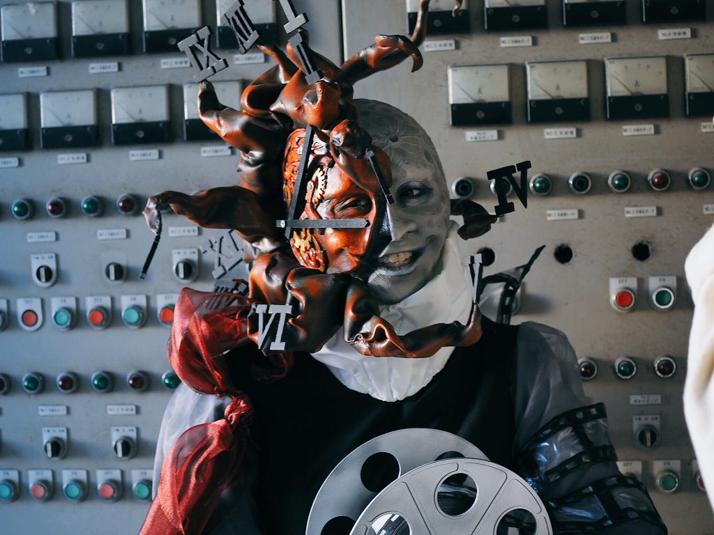 funnilc_'s tweet photo. #automata #clock #solar #moon
#BallJointed #Machinedoll #sfx #fx
#cinematographicfilms #moviefilm
#latex #foamlatex #specialeffectmakeup
#prominence #crater #screw #gear #cinemanostalgia #GeorgesMéliès  #monochrome https://t.co/kAH3YLgKmG