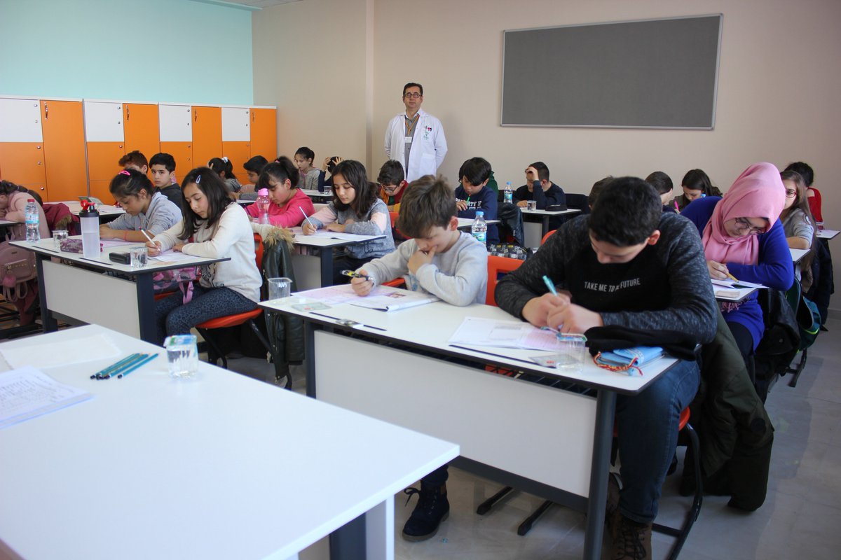 Nevşehir Doğa Koleji Bursluluk Sınavına Yoğun İlgi
Nevşehir Doğa Kolejinin düzenlediği bursluluk sınavına Nevşehir halkının ilgisi yoğundu.
5 Bin 347 kişinin kayıt yaptırdığı Nevşehir Doğa Koleji Bursluluk Sınavı'nın ilk günü yoğun katılımla gerçekleşti.