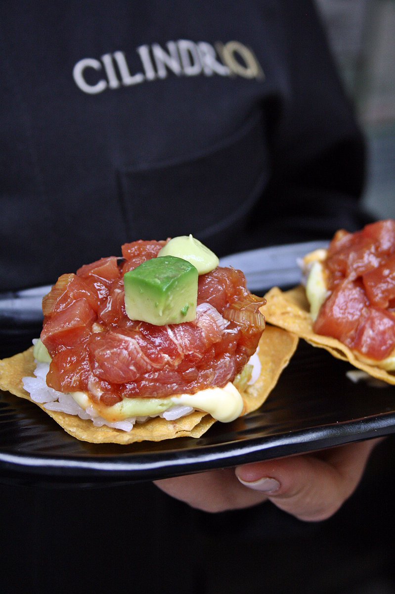 Para que #sábado sea de 🔟, no te puedes perder este nacho de #atún rojo 😎😎
