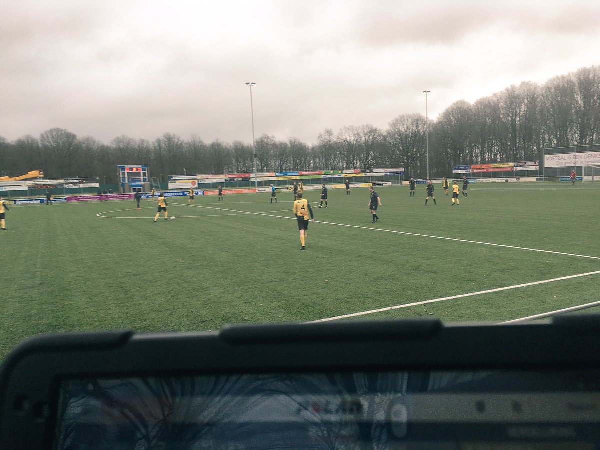 nijlandrick's tweet photo. Oefenwedstrijd meten met #polarteampro bij Z.Z.V.V. om inzicht te krijgen in de belasting van amateurvoetballers #outdoorfootballlab @healthiport https://t.co/RZDyTBgBFw