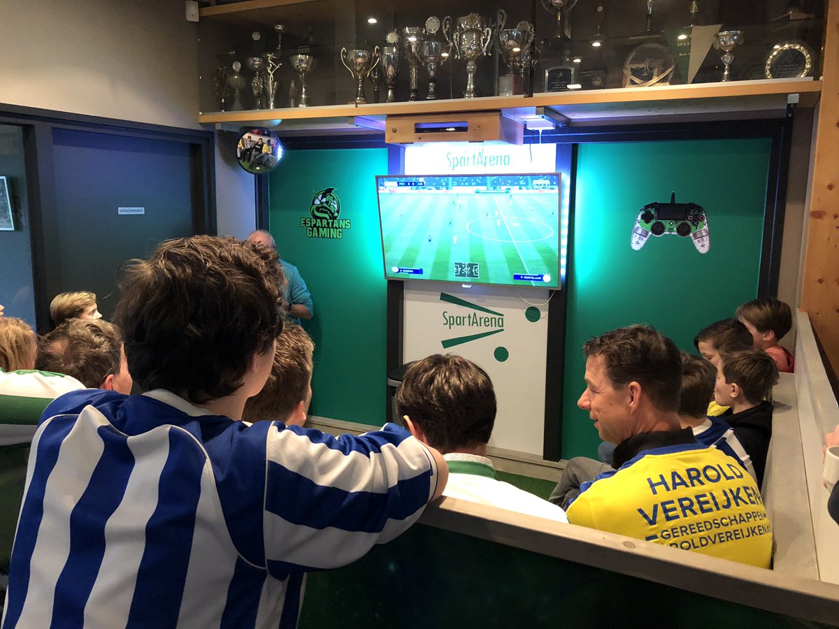 bsclaarbeek's tweet photo. E-sports corner Sparta ‘25 geopend door voorzitters #asv33 #sparta25 #rkvveli #kvflamingo’s en #vvmariahout #laarbeekverenigt https://t.co/vz4PqKLDFL