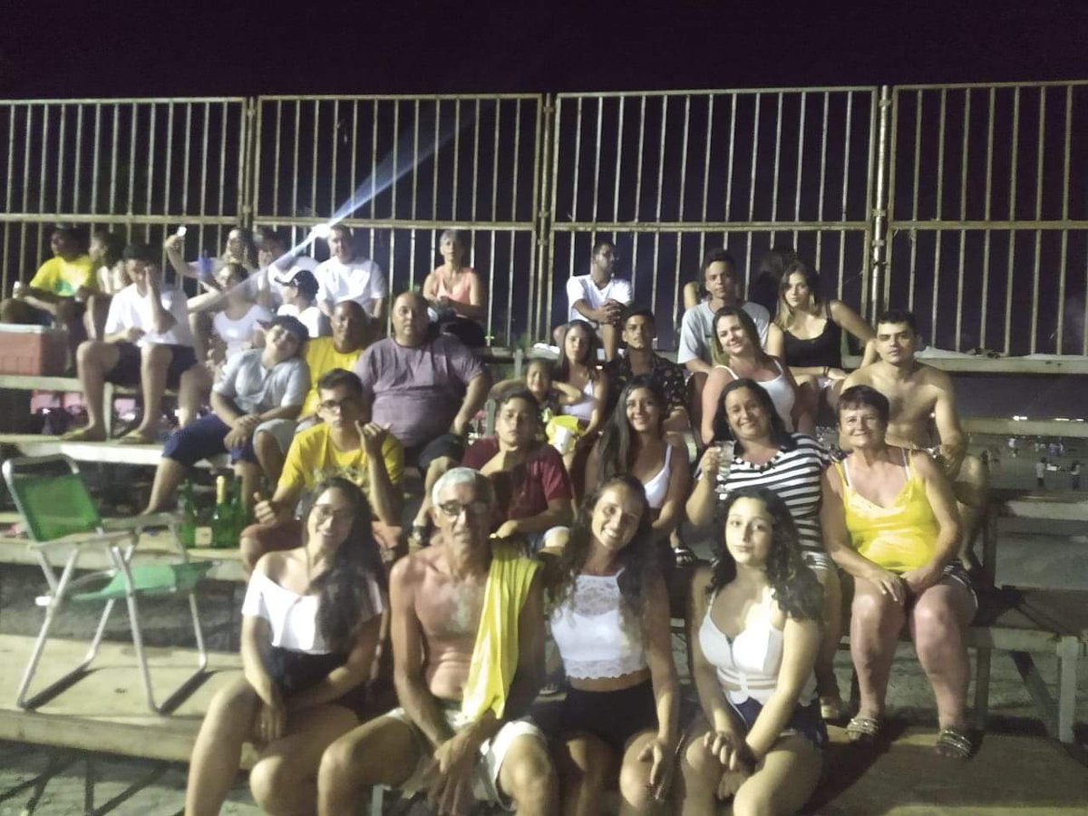 ChauReiss's tweet photo. Eu amo essa família ❤️
Nosso ano novo em Bertioga 😍 https://t.co/OtVAfj7oxO