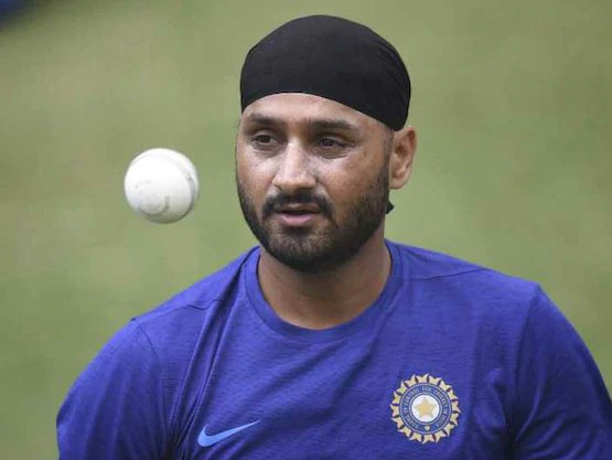 Harbhajan Singh Slammed Pandya & KL Rahul Severely For Their "Obscene" Comment On Public Show !! SHOCKING 1 DwtymDSX4AEOdy
