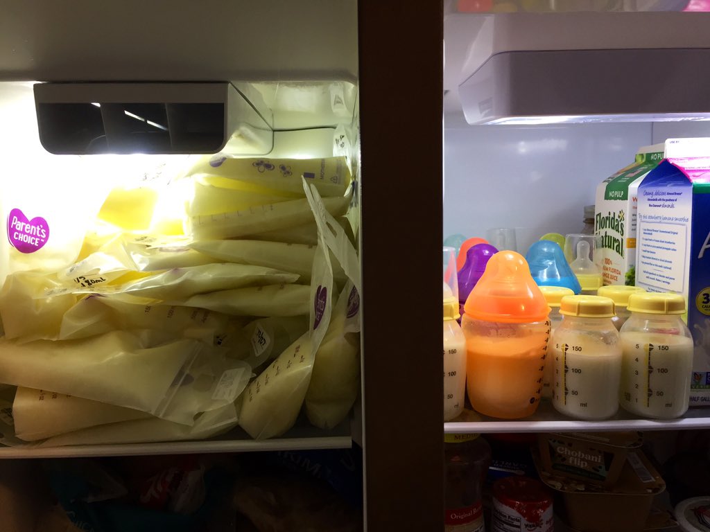 You guys wanna have a milk rager? Mama is a milk making machine🥛🍼