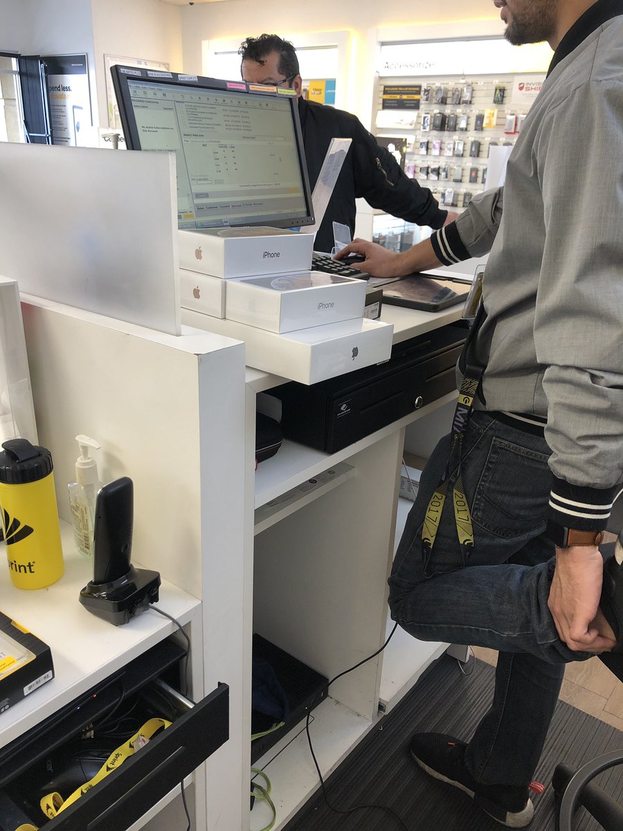 Lease 2 iPhones from the X family (with a new line of service) and receive an iPad and service for free! Come on down to 1980 south rainbow 89146 call or dm for appointment 7024443311

#ipad #iphonex #iphonexr #iphonexsmax #iphonexs #lasvegas #