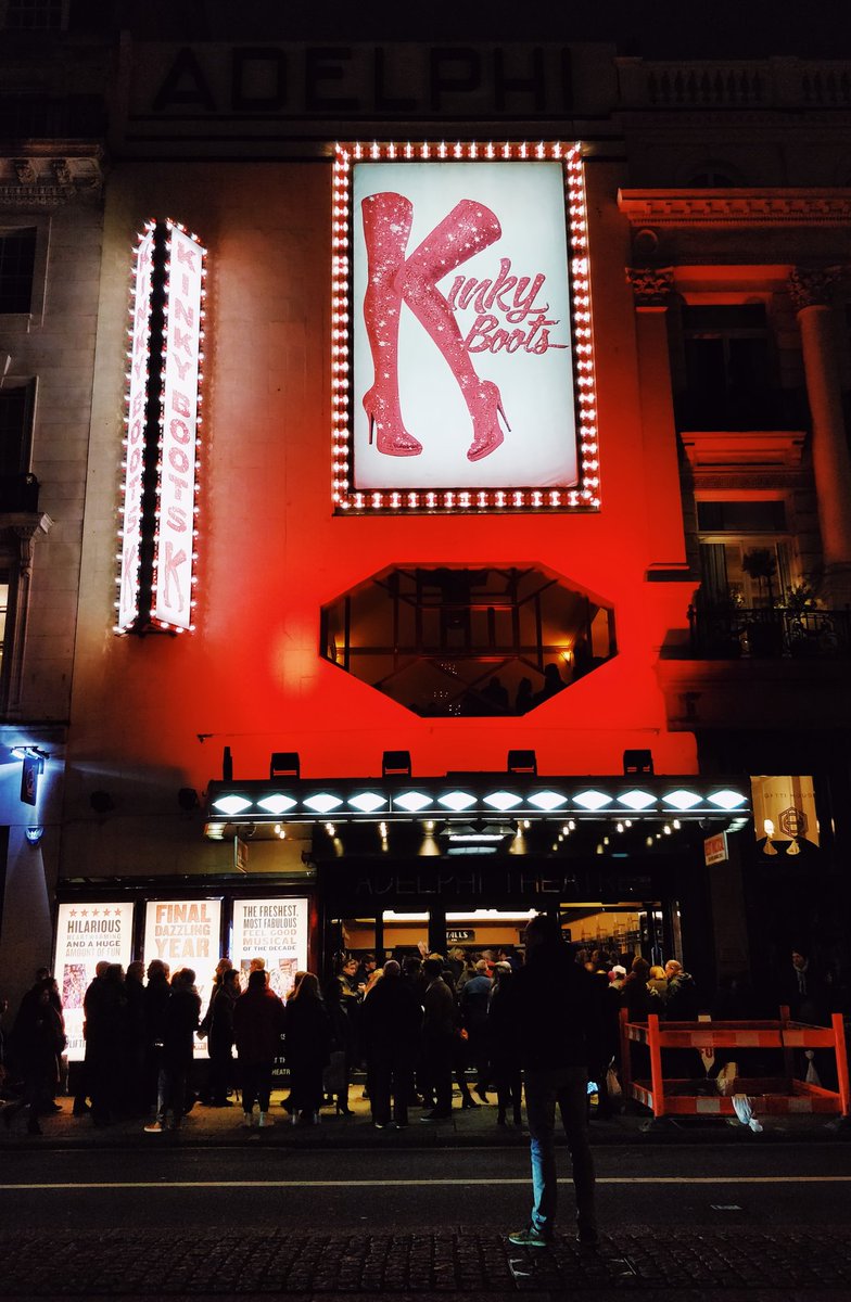 KinkyBootsUK's tweet photo. London, for the last time...

WE WANNA HEAR YOU SAY YEAAAAH!!! 🙌🏾😘 https://t.co/gLSWyztPzF