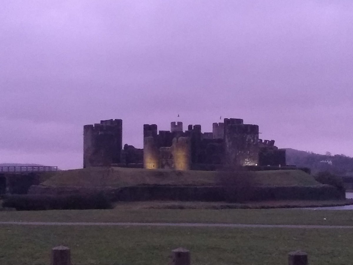 Fun morning with Heidi and Rhi in Caerphilly today ☺️ and quick snap of Caerphilly castle what a view ☺️