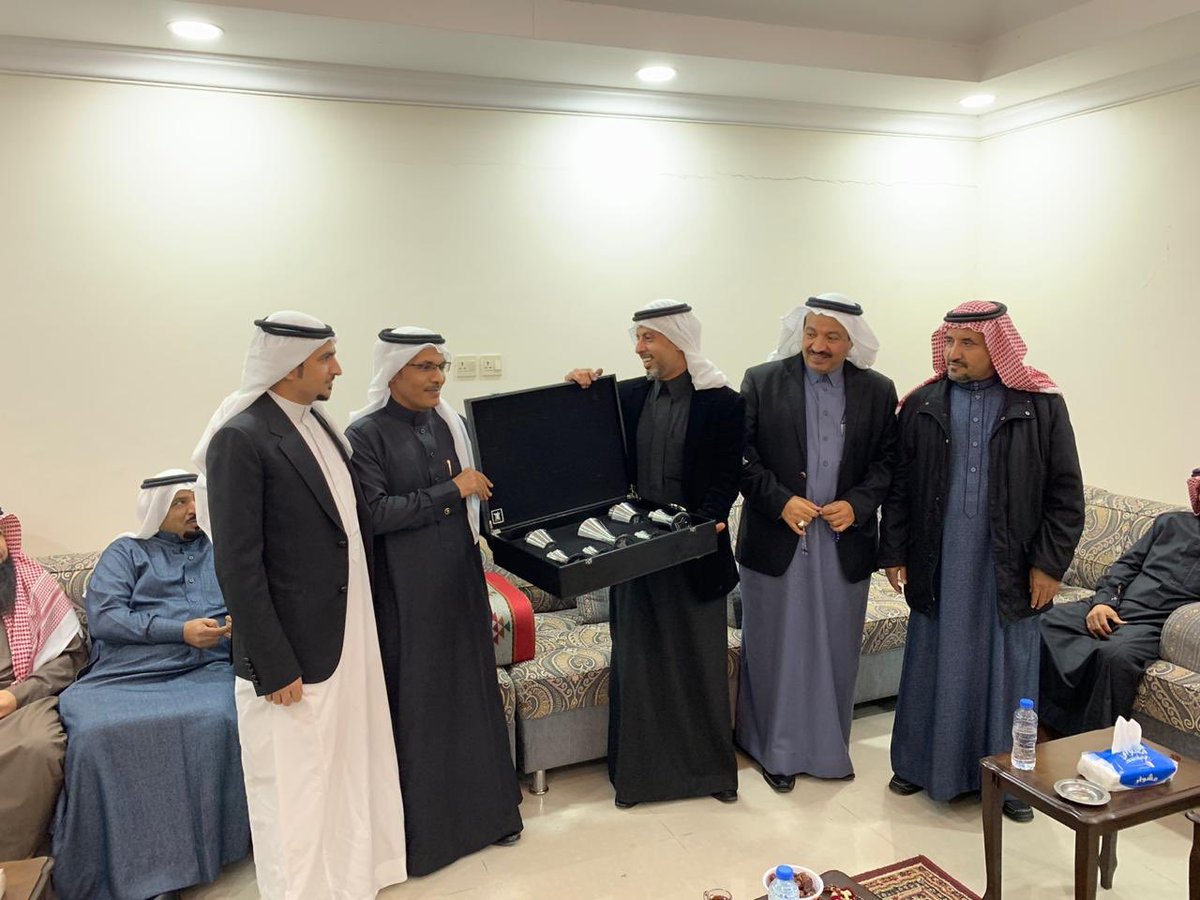 MajedDhana's tweet photo. تم بحمد الله إقامة اللقاء الثاني
لمجلس ضنا ماجد بالدمام 
بضيافة الشيخ نايف بن الأدهم القعيشيشمساء الجمعة ١٤٤٠/٥/٥هـ وتم في هذا اللقاء تكريم الأخوين:
مطر بن عشوي الخشتي وناصر بن حمدي العرجان بمناسبة حصولهم على البكالوريوس. https://t.co/iCqqHSKJpd