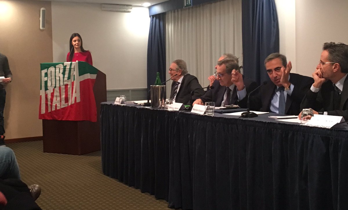 Adriana_Volzone's tweet photo. Ieri a Cava de’ Tirreni con tanti #giovani forzisti campani per il corso di formazione “Domenico #Gasparri - Costruire Libertà”. 
Al centro della discussione tematiche importanti quali la riforma delle #autonomie e soprattutto il futuro del #Sud🇮🇹 @gasparripdl @forza_italia https://t.co/fAEfEPqMp1